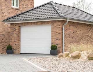 Ingstrup-Construction_Regular-Garage-Door-Maintenance-320x247-1